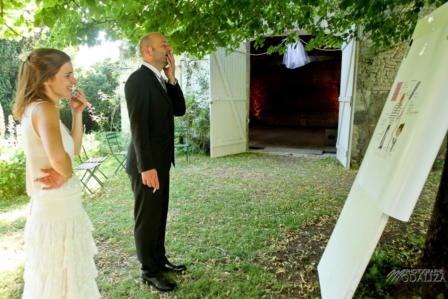photo mariage témoins surprise caricature maison parc sous arbres gironde by modaliza photographe-22