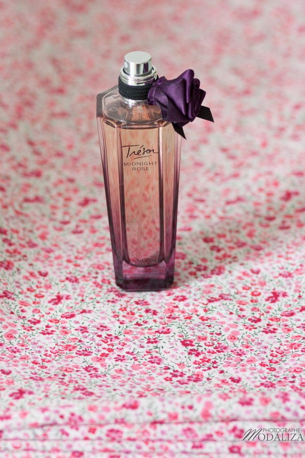 photo préparatifs de la mariée détails rose liberty bouquet lingerie parfum tresor by modaliza photographe-81