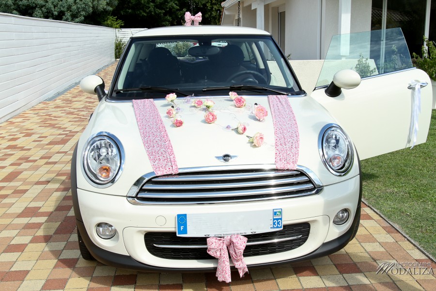photo préparatifs de la mariée détails voiture mini rose liberty by modaliza photographe-83