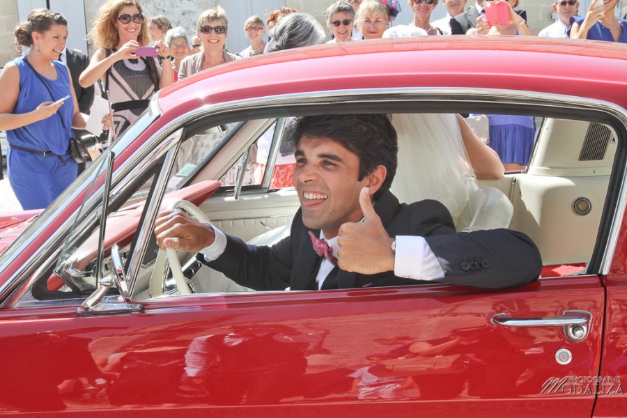 photo mariage sortie eglise st julien beychevelle bordeaux ford mustang by modaliza photographe-10