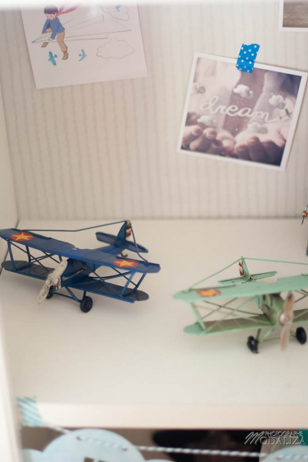 photo chambre bébé avion aviateur etoile nuage bleu moulin roty by modaliza photographe-12