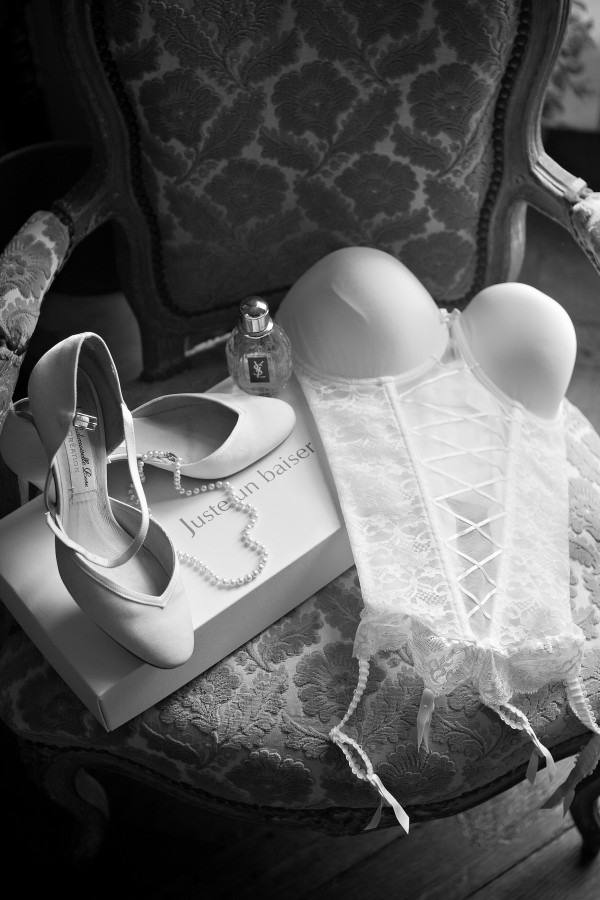 photo marriage preparations de la mariée wedding props lingerie dentelle parfum details by modaliza-8303