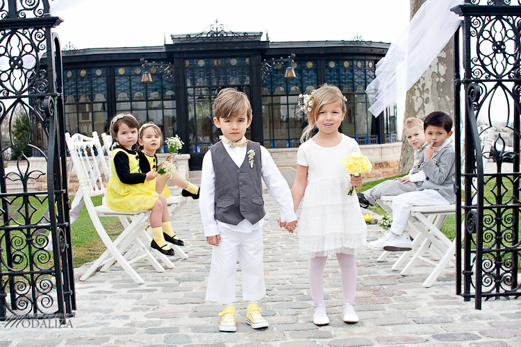photo cérémonie enfants mariage jaune amour d'enfance little wedding yellow bordeaux chateau pape clement by modaliza -6176