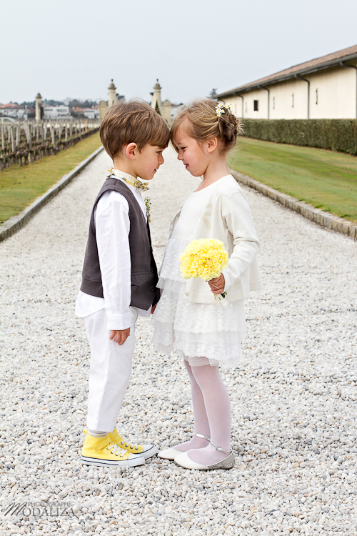 photo cérémonie enfants mariage jaune amour d'enfance little wedding yellow bordeaux chateau pape clement by modaliza -6214