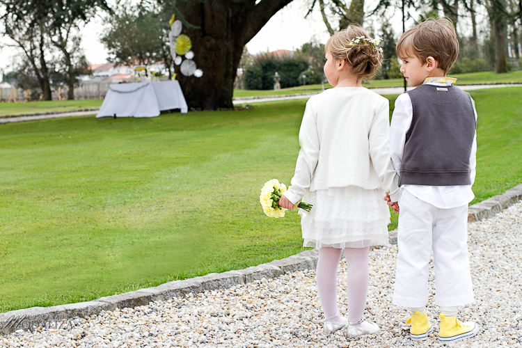 photo cérémonie enfants mariage jaune amour d'enfance little wedding yellow bordeaux chateau pape clement by modaliza -6252