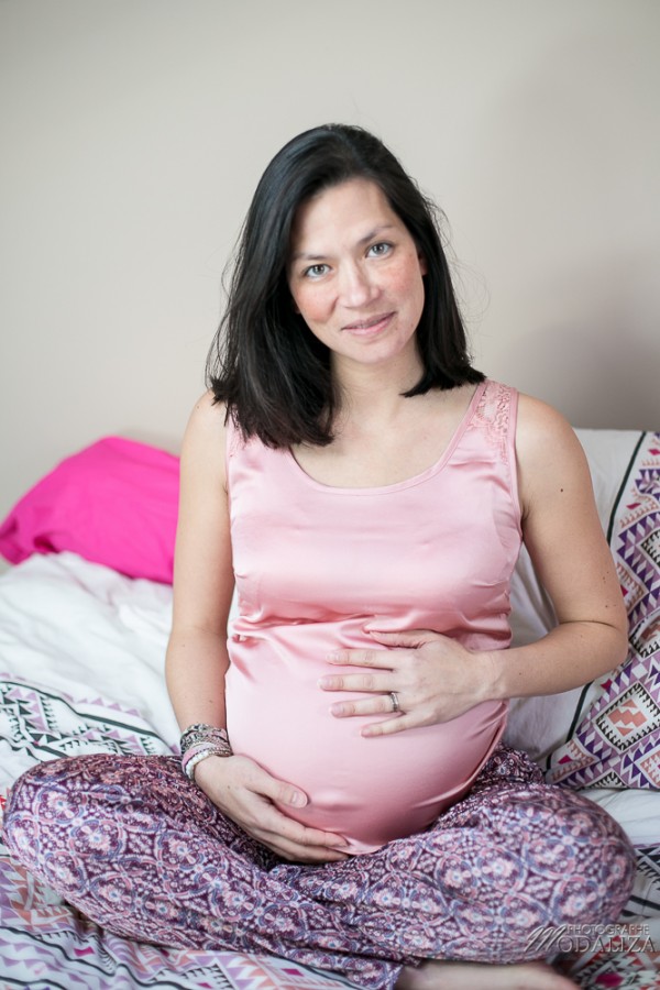 photo mum to be enceinte lit boudoir bed home lifestyle pregnancy pink france bordeaux by modaliza photographe-9613