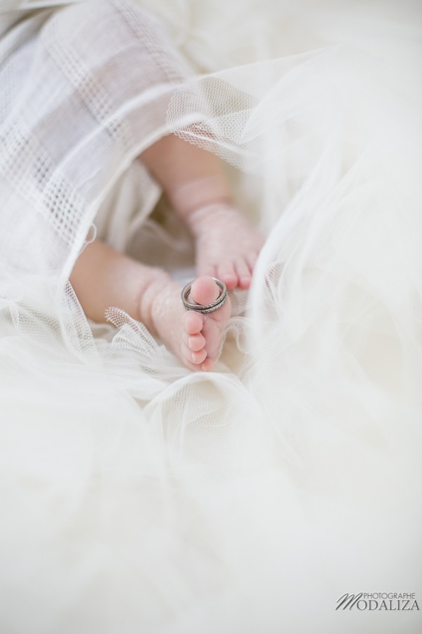 photo newborn baby girl wedding dress mum ring alliance love bebe bordeaux france by modaliza photographe-2766