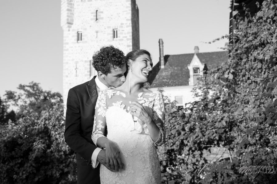 photo couple mariage wedding robe dentelle sunset gold hour chateau grignols domaine dame blanche gironde by modaliza photographe-18