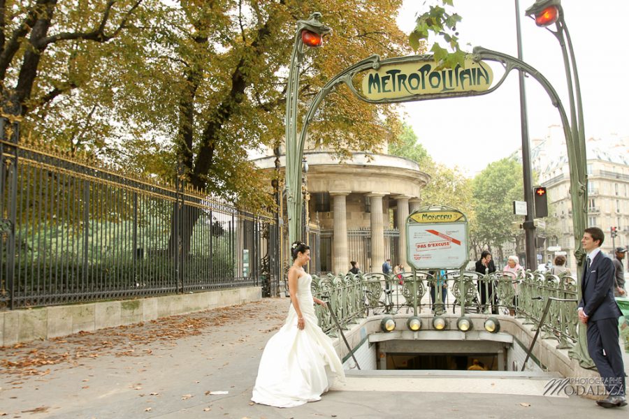 photo couple love session trash the dress mariés in Paris romantique parc monceau metro by modaliza photographe-97