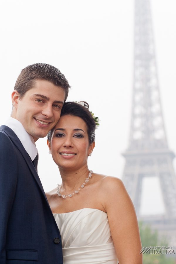 photo couple love session trash the dress mariés in Paris tour eiffel tower by modaliza photographe-1