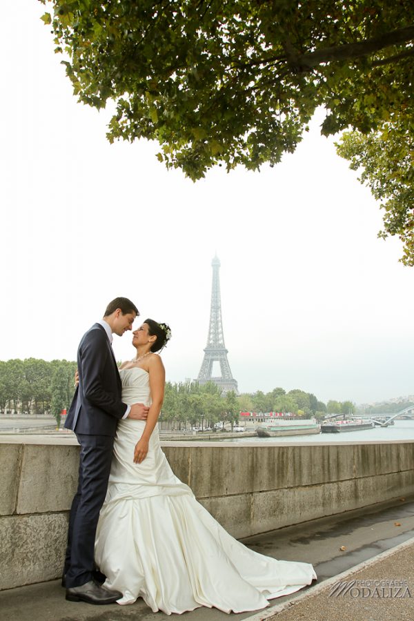 photo couple love session trash the dress mariés mariage a Paris tour eiffel tower by modaliza photographe-5