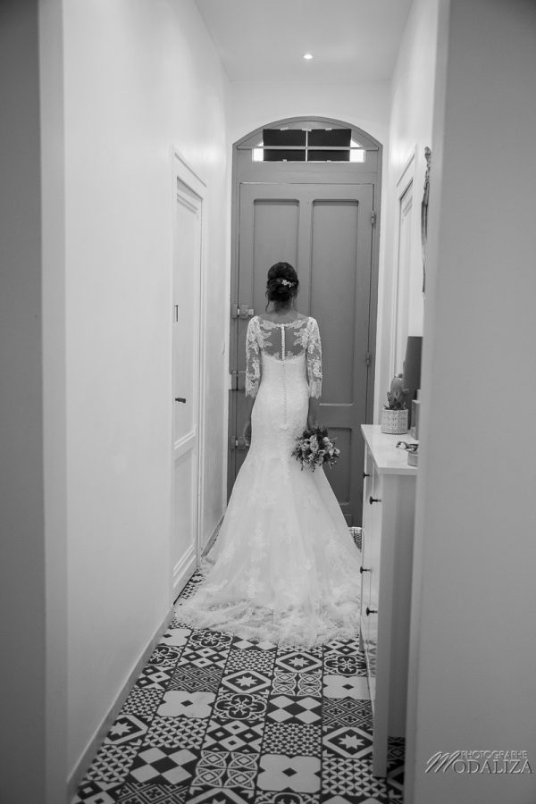 photo mariage preparatifs mariee habillage robe dentelle pronuptia lace wedding dress gironde modaliza photographe-3354