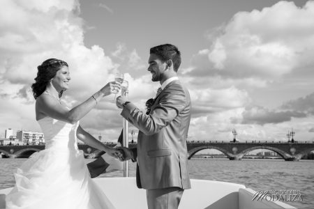 photographe mariage wedding maries arrivee bateau bordeaux centre place de la bourse chateau grattequina gironde by modaliza photographe-9977