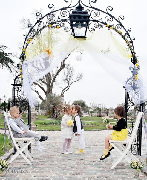 photo cérémonie enfants mariage jaune amour d'enfance little wedding yellow bordeaux chateau pape clement by modaliza -6191
