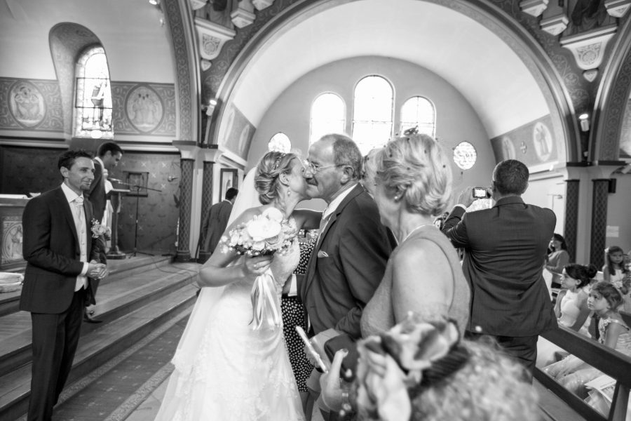 photo reportage mariage church eglise le moulleau bride and girl corail coral mint french wedding dress lace robe dentelle mary viloteau arcachon bordeaux gironde by modaliza photographe-5681