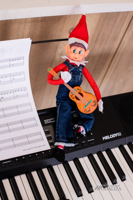 lutin de noel farceur concert guitare