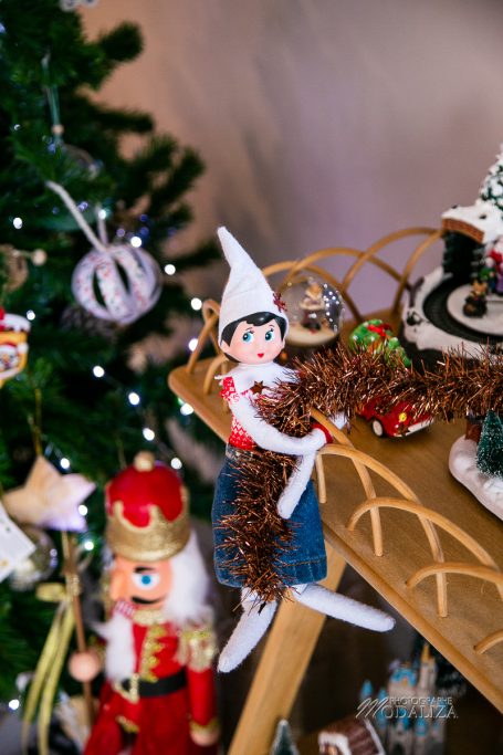 lutin de noel farceur decroche guirlande