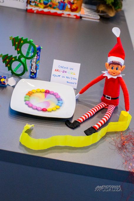 lutin de noel farceur arc en ciel